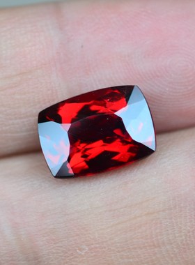 天然铁镁铝石榴石裸石枕方形戒面血红色满火全净无瑕6.97克拉包邮