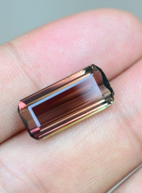 大颗粒天然长条碧玺裸石戒面9.72克拉微瑕颜色漂亮包邮送证书