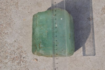 超大颗粒天然绿柱石原石矿石标本约1820克高约105毫米摆件 包邮