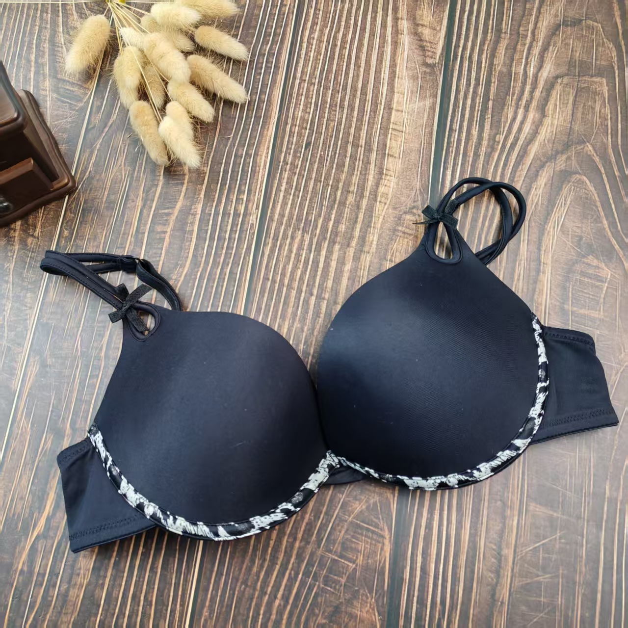 80B光面海棉上薄下厚有钢圈文胸低心位豹纹性感内衣欧美胸罩