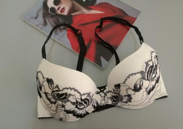 新款满80免邮蕾丝模杯文胸