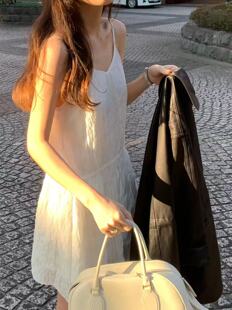 韩国东大门代购ounce2026春季新款褶皱显瘦纯色V领吊带连衣裙