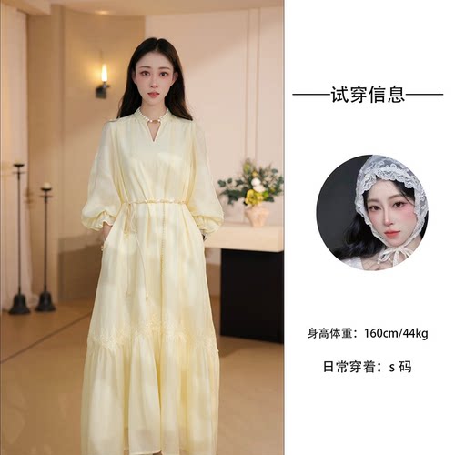 春夏设计感刺绣连衣裙