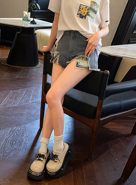 KEIKO 创意水彩贴布牛仔短裤2024夏季设计感毛边破洞宽松显瘦热裤