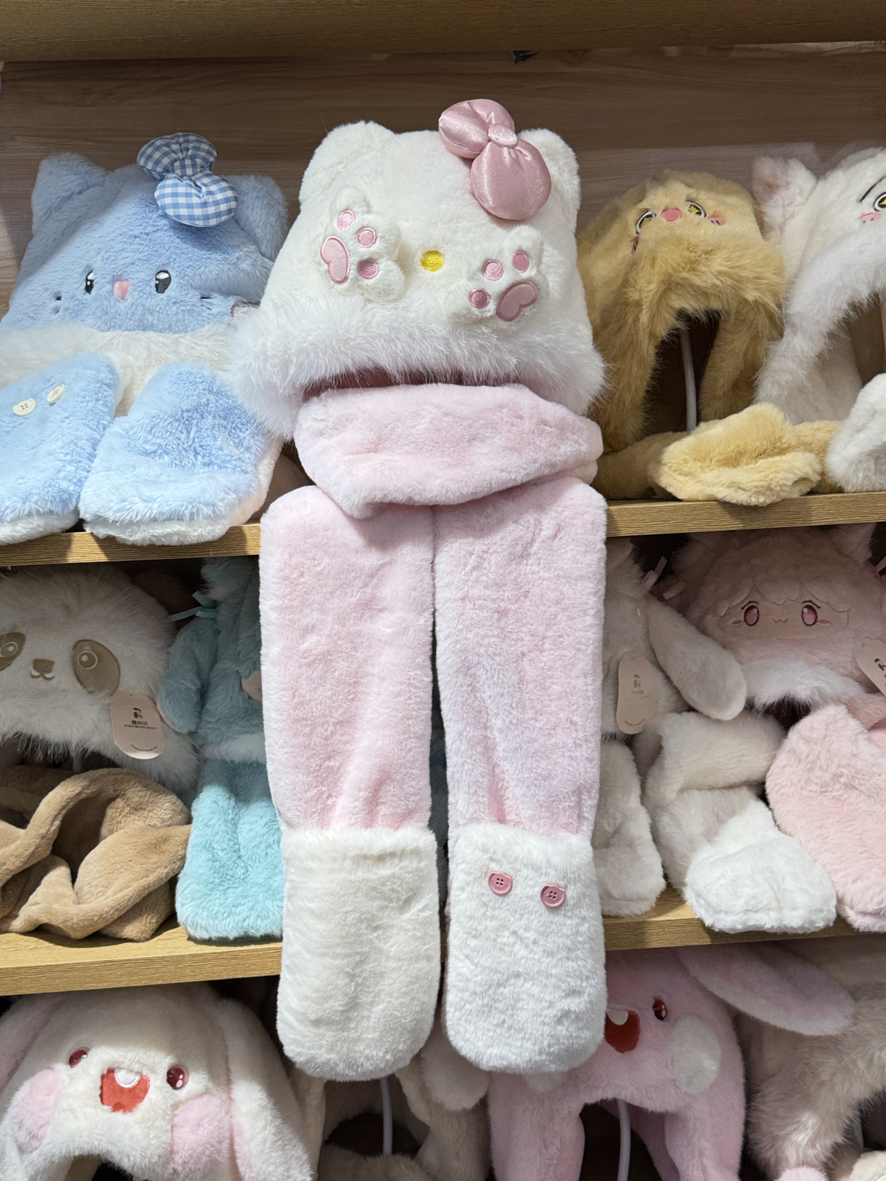 爱尚优可爱卡通猫三件套帽子围巾手套一体女冬新款毛绒套帽护耳帽