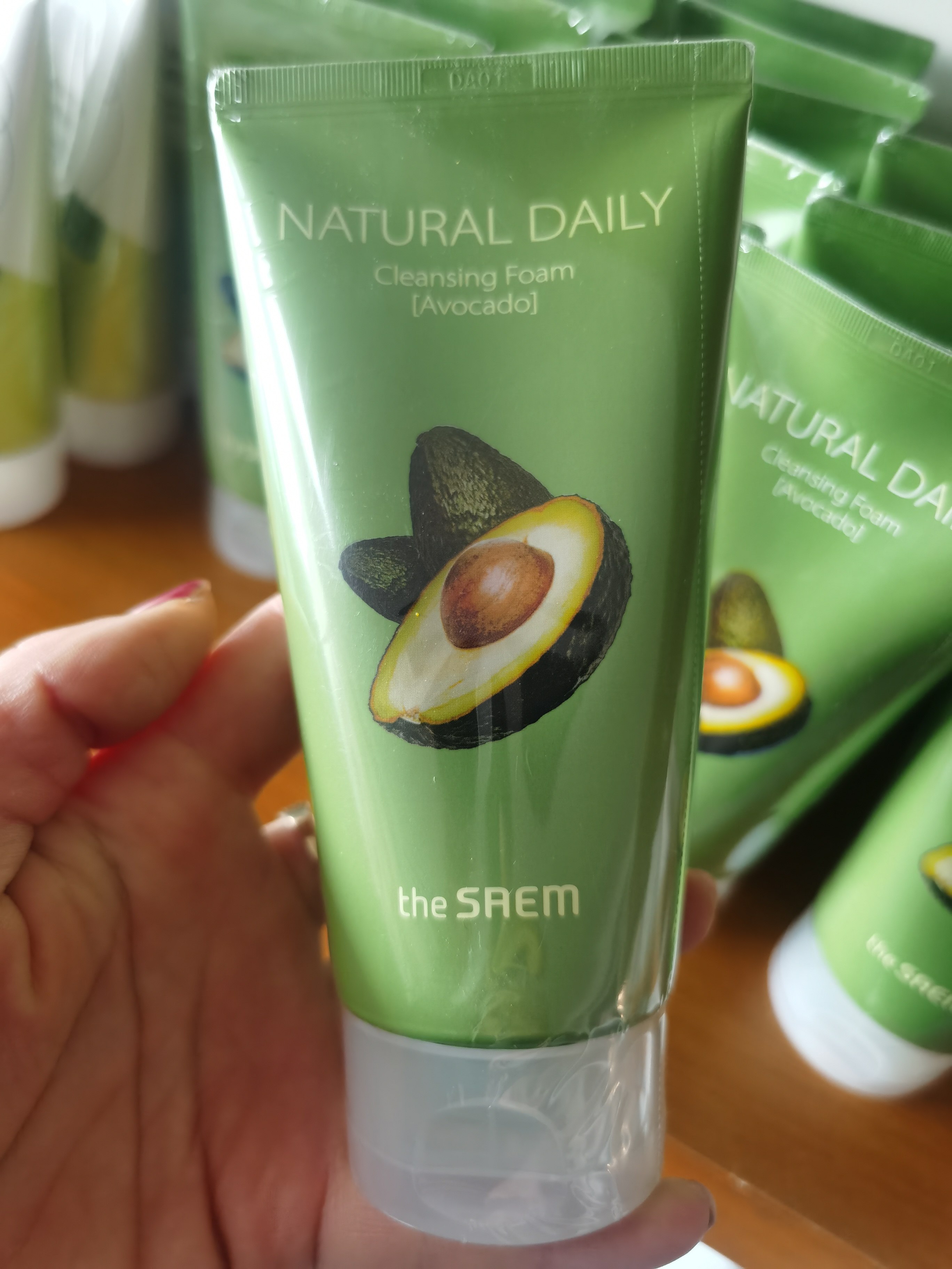 韩国原装正品得鲜牛油果洗面奶保湿洁面150ml
