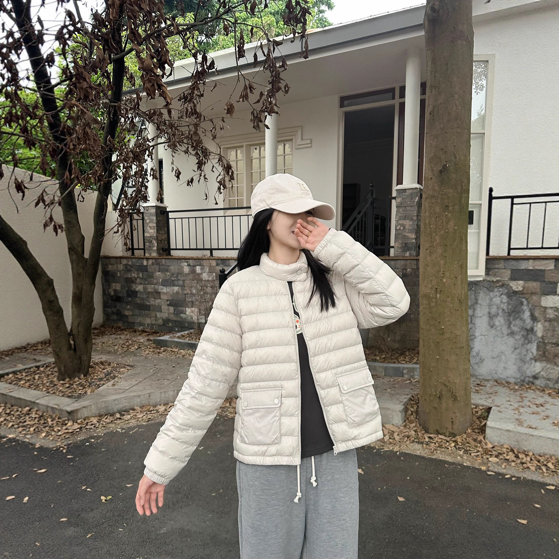 2025年秋冬新款轻薄羽绒服女立领短款显瘦小个子白鹅绒保暖厚外套