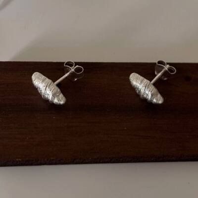 可素颜佩戴|可颂牛角包耳钉通体纯银925养耳简约百搭通勤小众设计