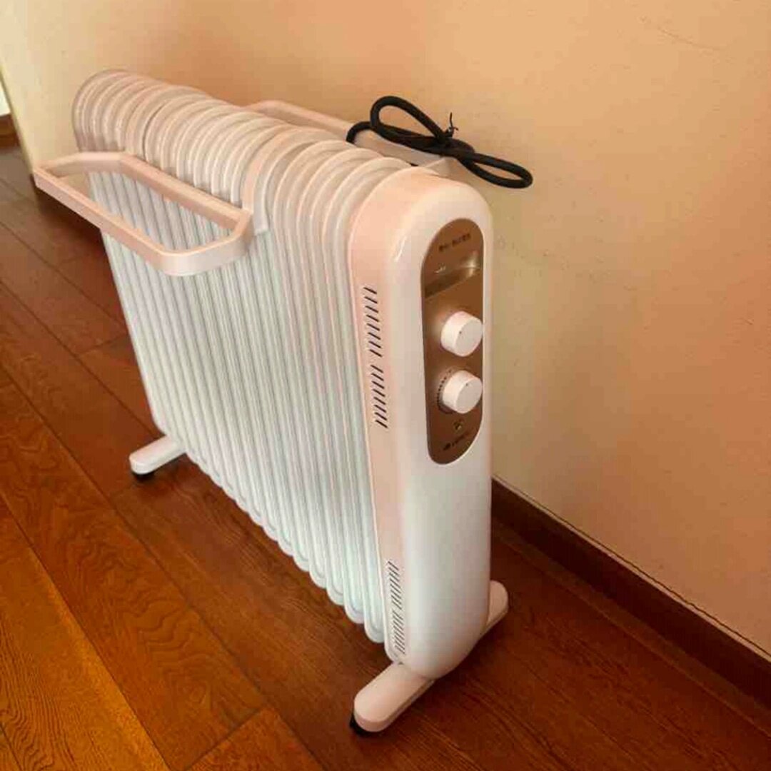 Gree/格力电油汀家用卧室轻音17片油丁恒温节能省电暖气机大功率