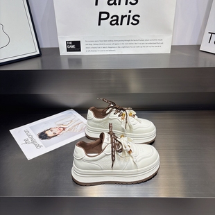 真皮双鞋带串珠厚底小白鞋女2026春季新款百搭轻便软底休闲板鞋女