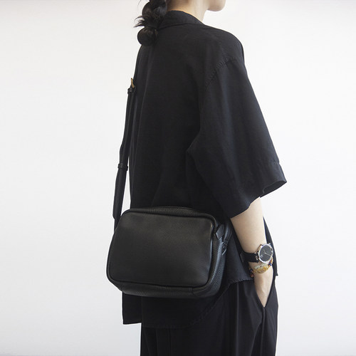 原创真皮简约无印休闲小斜挎包