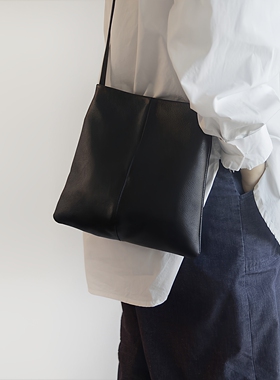 原创设计真皮头层牛皮女单肩斜挎包极简梯形小众文艺休闲小手机包