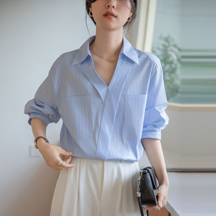 蓝色条纹短袖气质通勤V领衬衫女款夏职业装轻职场穿搭宽松衬衣