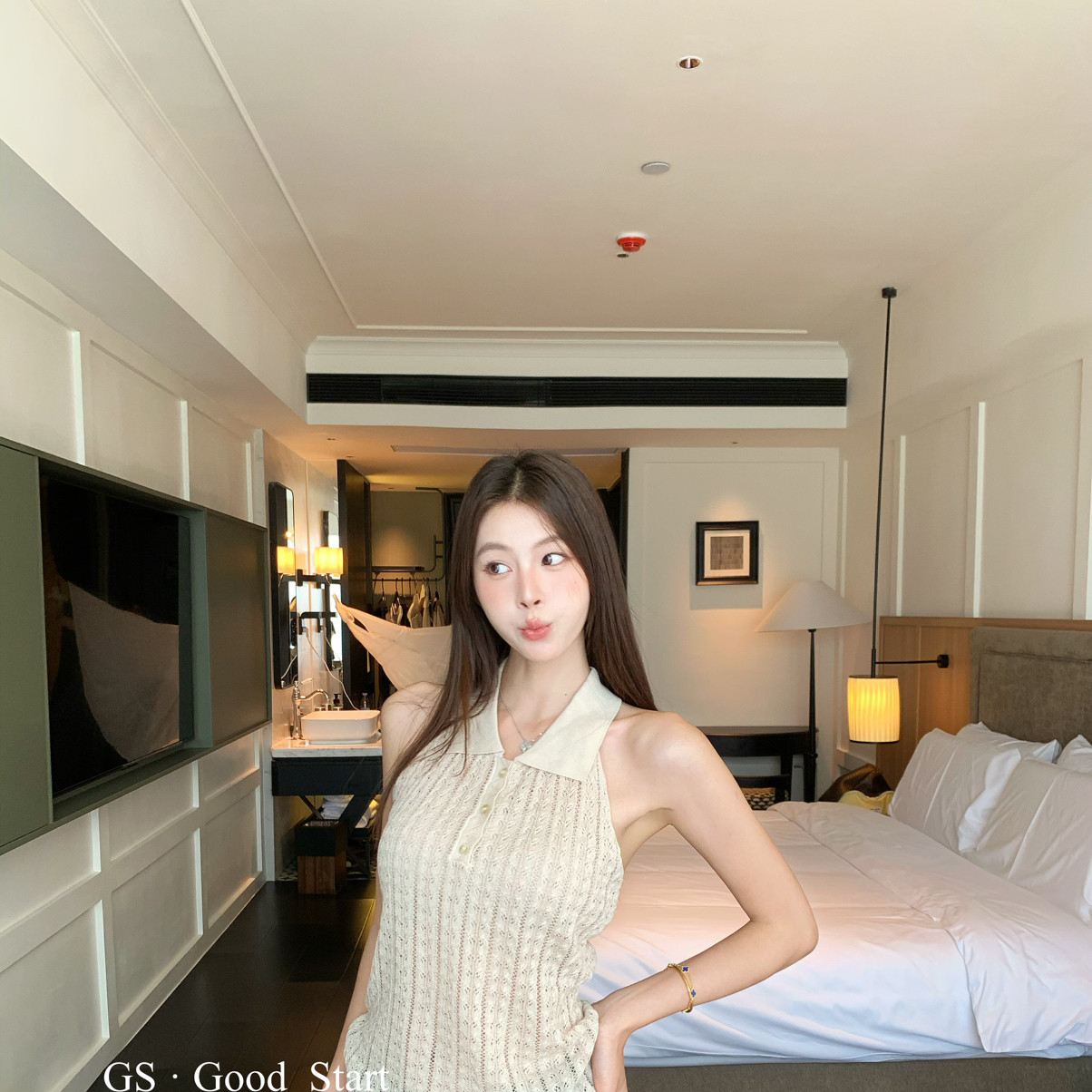 GS夏新款韩系气质纯色露背性感麻花无袖翻领休闲针织背心女上衣