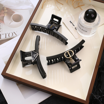 精致金属猪鼻子字母气质抓夹大号后脑勺盘发半扎发鲨鱼夹女士发夹