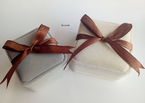 quinta灰色米白色丝绒礼品耳钉