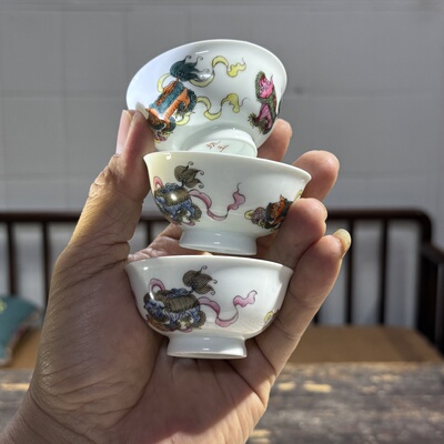 台湾定制景德镇玩玉款纯手工粉彩高温釉上彩三狮子纯手绘功夫茶杯
