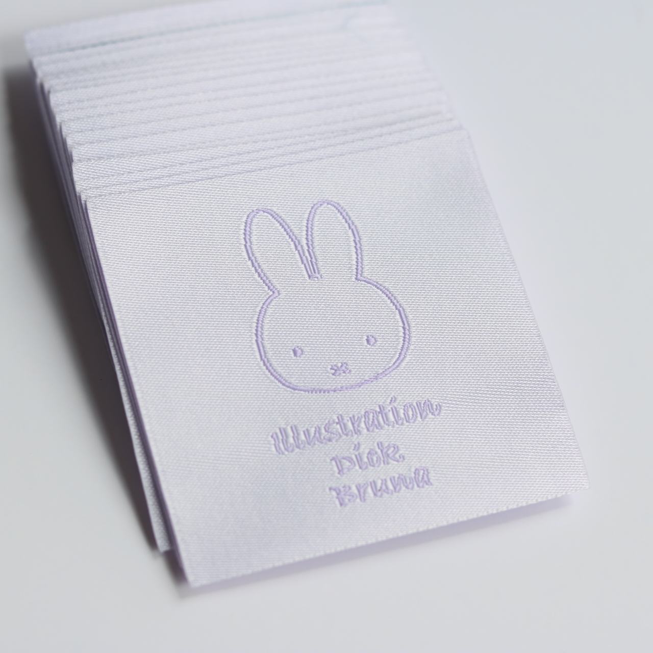 可爱卡通米fei兔织唛布标服装辅料领标设计定制织标源头工厂现货