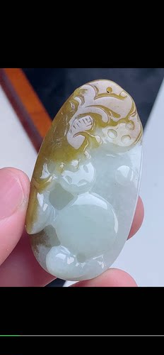 50.6-27.3-8.6mm,黄翡巧雕金玉满堂吊坠天然翡翠A货aaa68.2十三