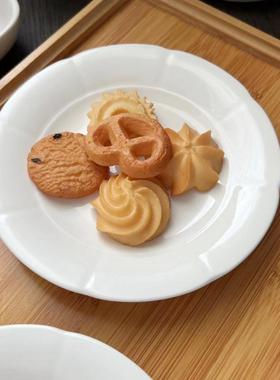 轻浮雕荷口陶瓷盘 6.25英寸甜品蛋糕盘 纯白花边吐骨碟