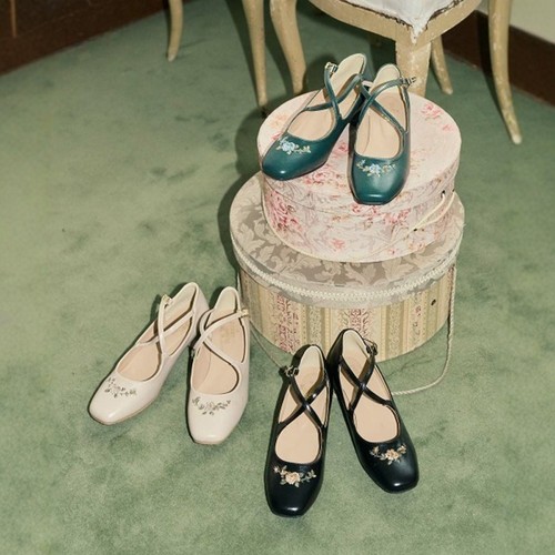 FINT复古刺绣交叉带玛丽珍鞋