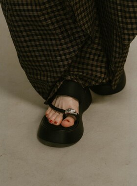 Knuth法式气场感厚底日系人字拖