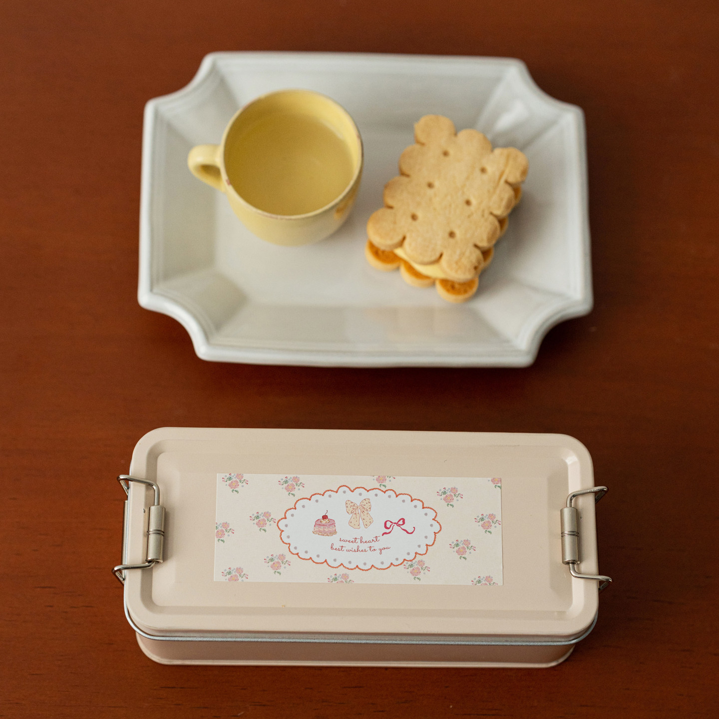 可爱黄油曲奇网红白脱饼干包装盒空盒子长款搭扣铁盒马口铁烘焙