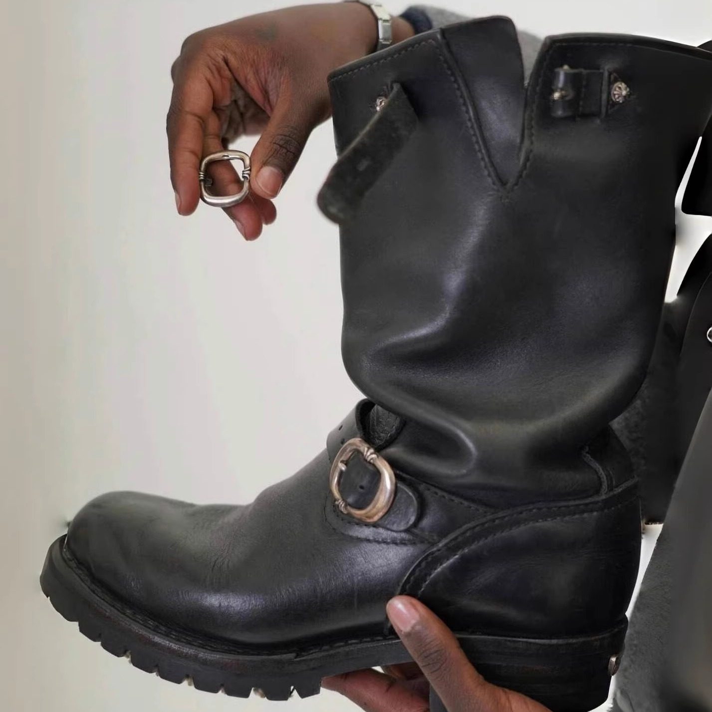 暗黑复古真皮机车靴男女骑士靴铆钉中筒皮靴朋克工装靴克罗马丁靴