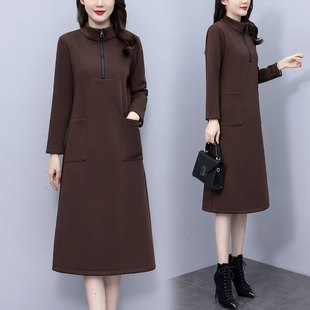 2026冬季新款加绒加厚连衣裙女过膝保暖打底裙显瘦遮肚子妈妈裙子