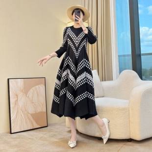 中年妈妈法式 显瘦A字长裙藏胯遮肉花苞裙 复古波点连衣裙秋冬大码