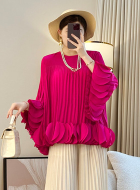 春夏高级感时尚褶皱大码女装 时髦洋气宽松遮肚显瘦订花百搭上衣