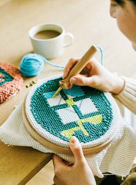 日本进口俄罗斯戳戳绣小花毯毛茸手工自制材料芬理希梦Couturier