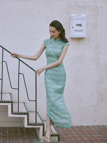 Mo Spring и летний лианлианский рукав имеет половину длинную пластинку, Retro Daily Cotton и шелковый Cheongsam West Tower