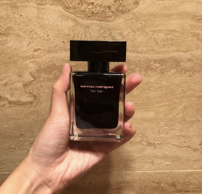 现货海淘  纳西素for her 小众高级斩男香水麝香黑瓶30ml女士香水