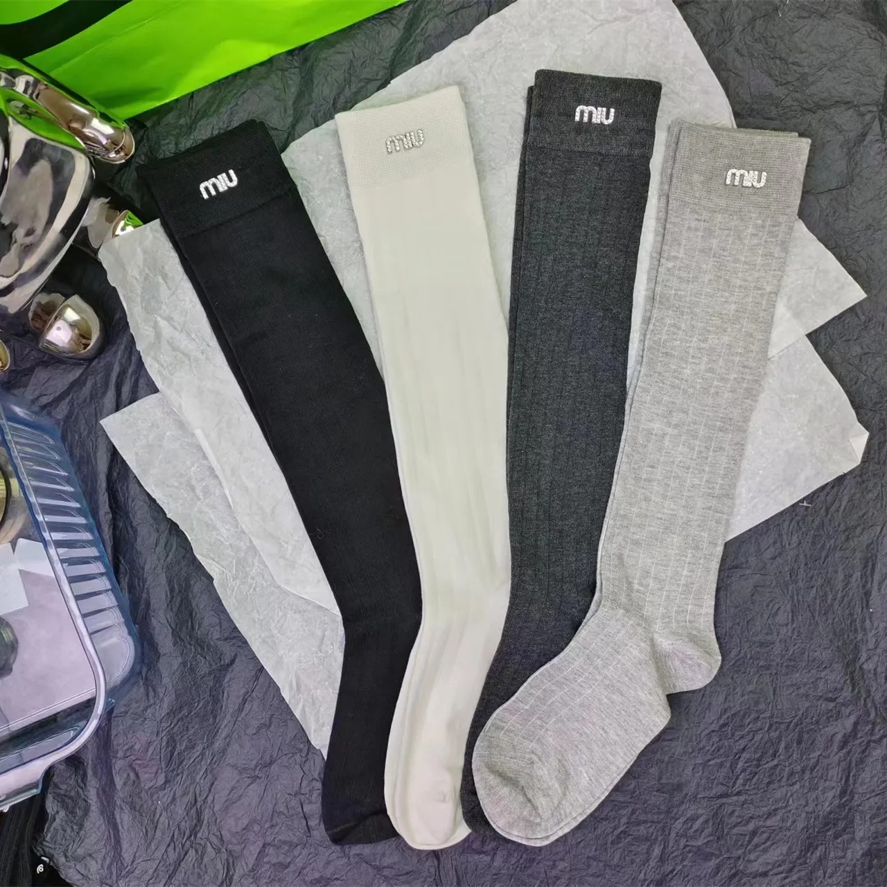 秋季2024新款女袜韩国简约学生字母胶印miu高筒袜欧货长筒袜子潮