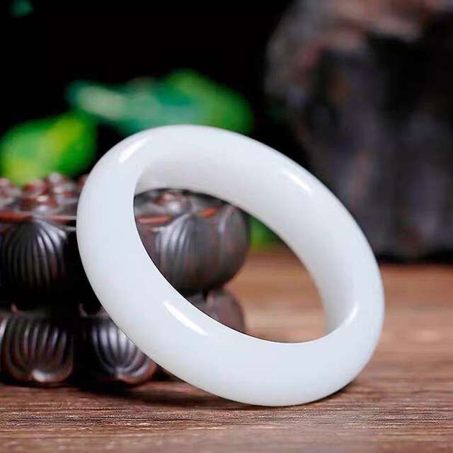 1新疆白玉手镯正品少女款旺夫玉镯子天然玉石百搭送女友