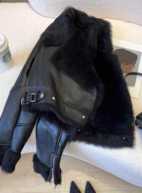 黑色皮毛一体外套女短款秋冬装新款加厚保暖机车服环保草草上衣