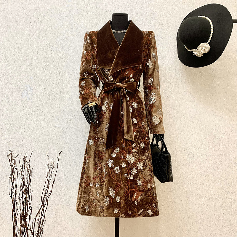 2025秋冬新款金丝绒大翻领风衣外套法式轻奢重工亮片刺绣女士大衣