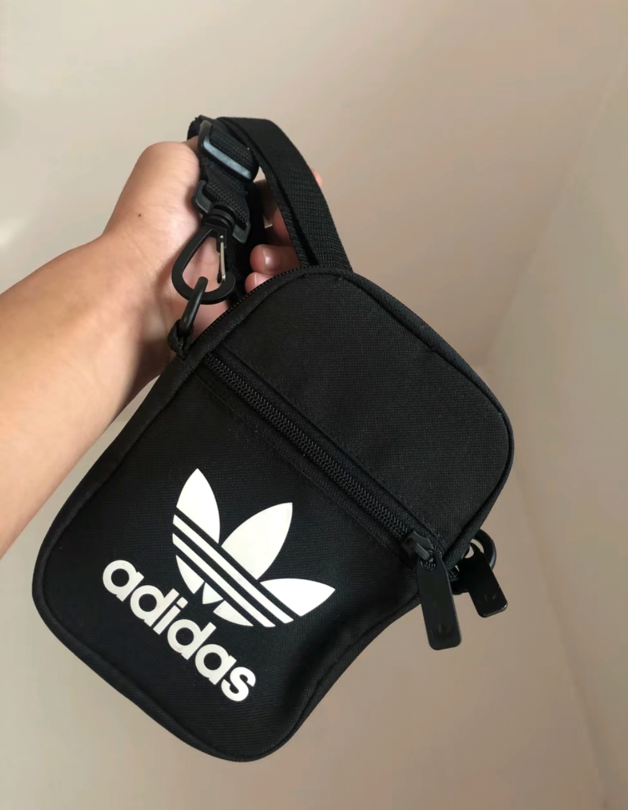 adidas originals 阿迪达斯 三叶草 大logo 手机包单肩小包EI7411