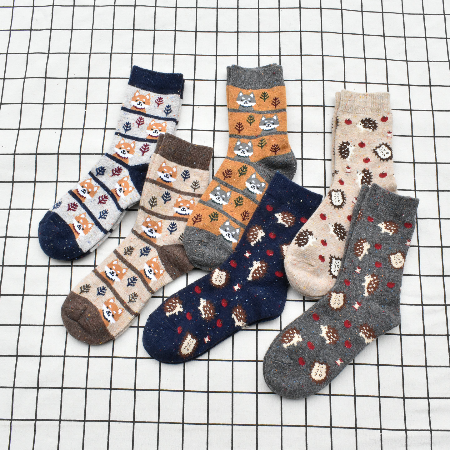 女士羊毛袜点子纱中筒袜卡通小狗女袜保暖提花外贸袜子加厚日单袜