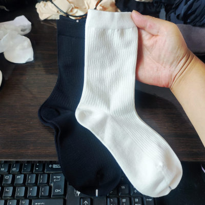 黑白色抽条无骨女袜中筒袜