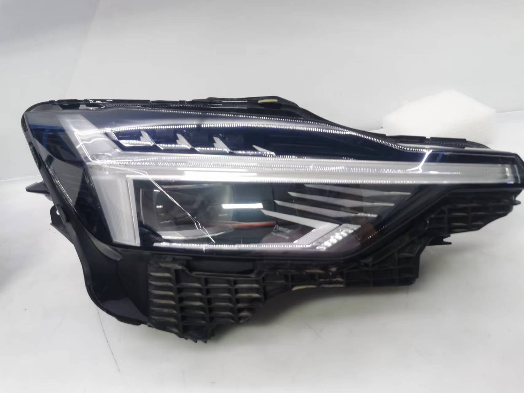 沃尔沃polestar2极星汽车前大灯