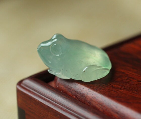 天然A货高冰种晴水绿翡翠金蟾戒面吊坠