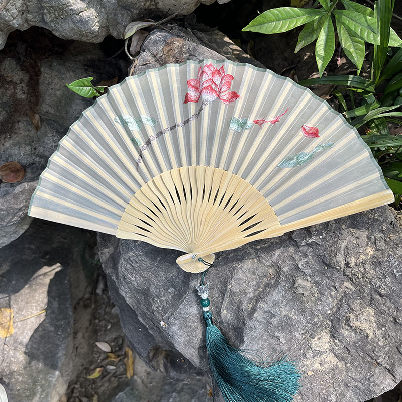 苏绣折扇古风搭配旗袍送国外友人