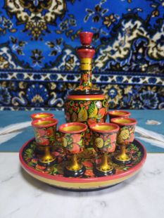 俄罗斯手绘工艺品漆器酒具8件套酒瓶高24厘米托盘宽24厘米