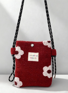 ITSOUMEI毛绒包包女斜挎包小包百搭休闲风单肩包手机包花朵图案