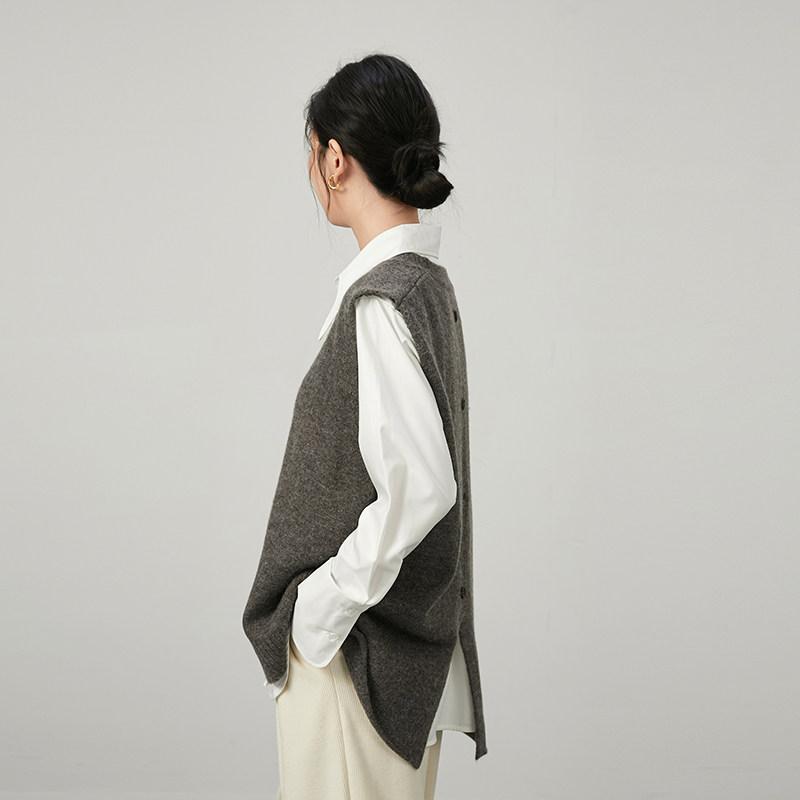 毛衣背心女时尚v领针织马甲秋冬新款叠穿衬衫后背开叉坎肩马夹