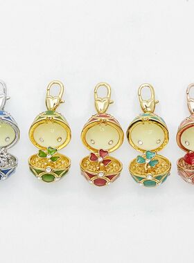 新款外贸时尚镀金饰品珐琅可打开彩蛋吊坠红色心形雪花三叶草挂件