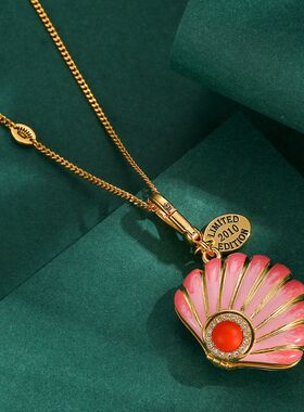 轻奢气质珐琅彩釉可打开渐变粉色贝壳吊坠项链字母珍珠挂件毛衣链