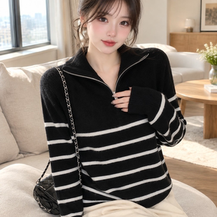 简约黑白条纹半拉链翻领女款毛衣羊毛质感秋冬通勤百搭针织上衣